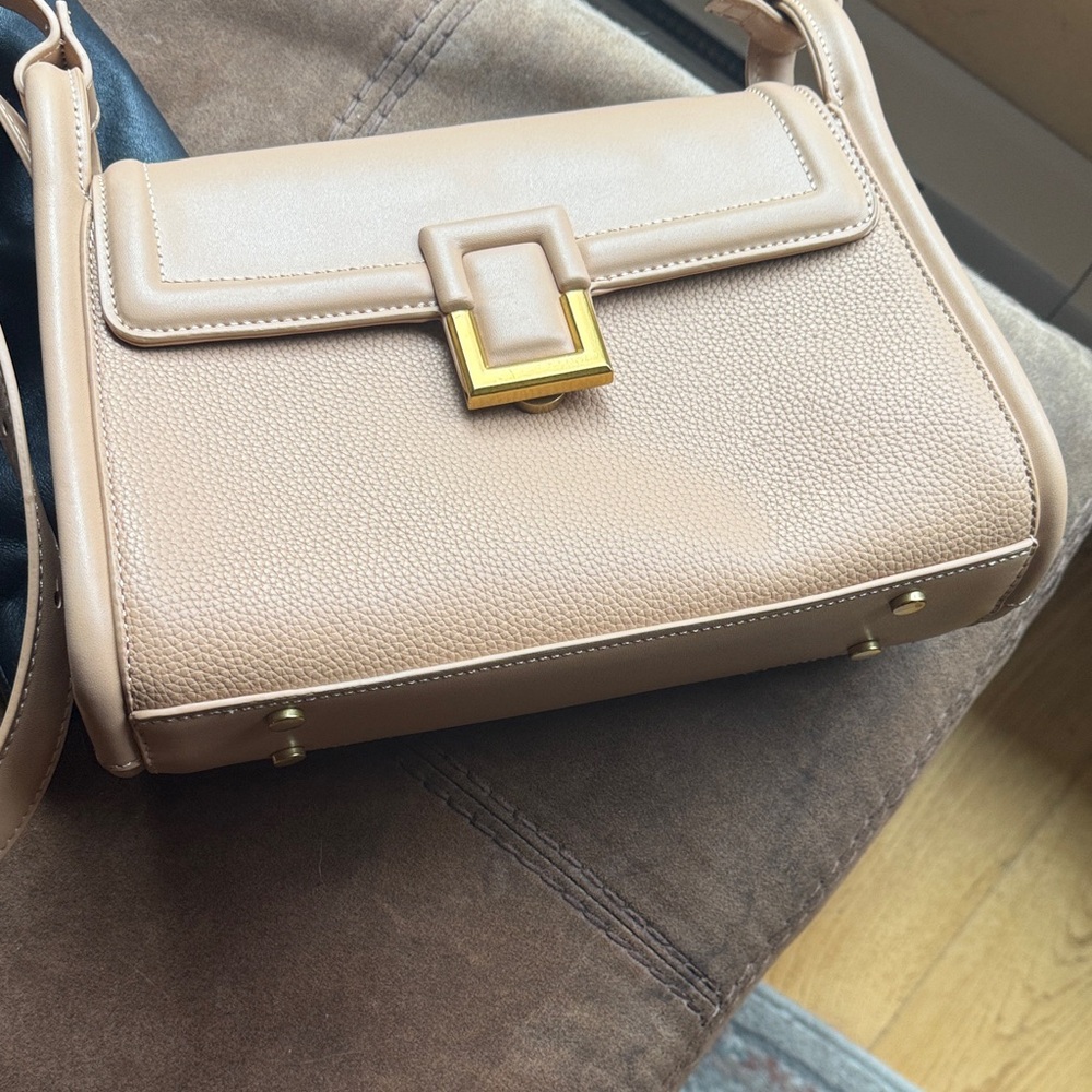 Classic Structured Shoulder Bag in camel - Picture 8 of 9